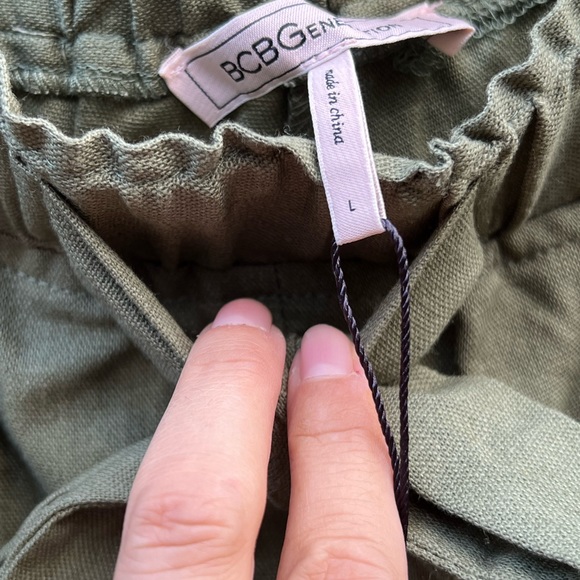 NWT BCBGeneration Belted Pull On Shorts with pockets size Large - Picture 4 of 10